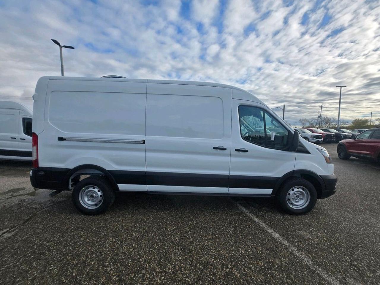 2026 Ford Transit MEDIUM ROOF,  REAR COMPARTMENT LIGHTING Photo4