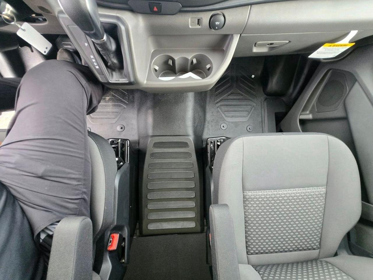 2025 Ford Transit HIGH ROOF, HEATED MIRRORS, CLOTH SEATS Photo