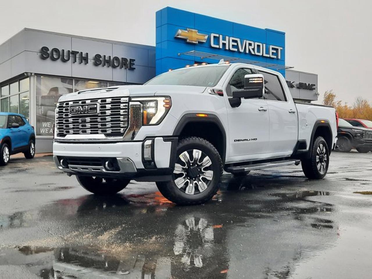 4WD Crew Cab 159 Denali, 10-Speed Automatic, Turbocharged Diesel V8 6.6L/