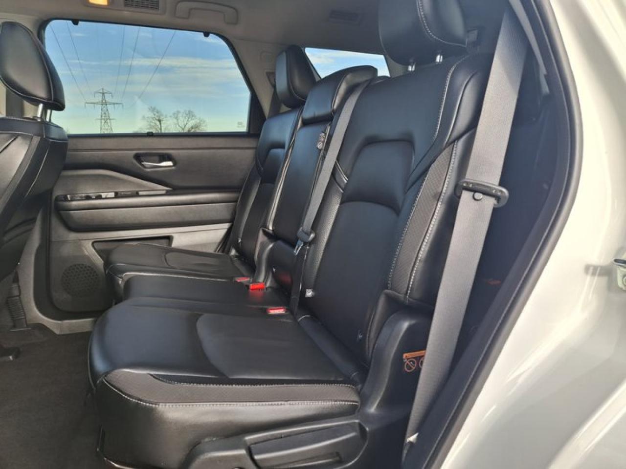 2023 Nissan Pathfinder SL Premium AWD | HUD | Leather | Pano Roof | Nav | Bose | 20" Wheels | CarPlay + Android and More ! Photo