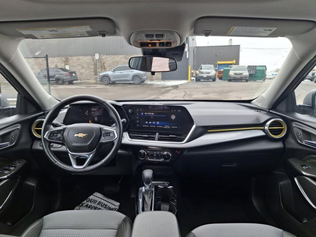 2024 Chevrolet Trax LT | Sunroof | Heated Seats + Steering | Remote Start | CarPlay | Reverse Cam | and More ! Photo