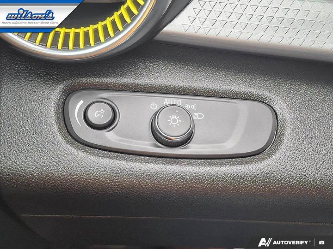 2024 Chevrolet Trax LT | Sunroof | Heated Seats + Steering | Remote Start | CarPlay | Reverse Cam | and More ! Photo