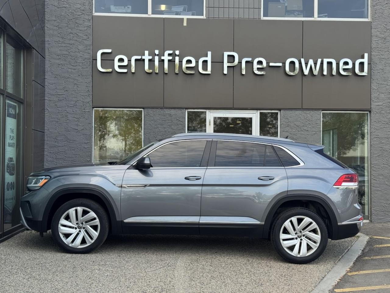 Used 2021 Volkswagen Atlas Cross Sport HIGHLINE w/ AWD / PANORAMIC ROOF for sale in Calgary, AB