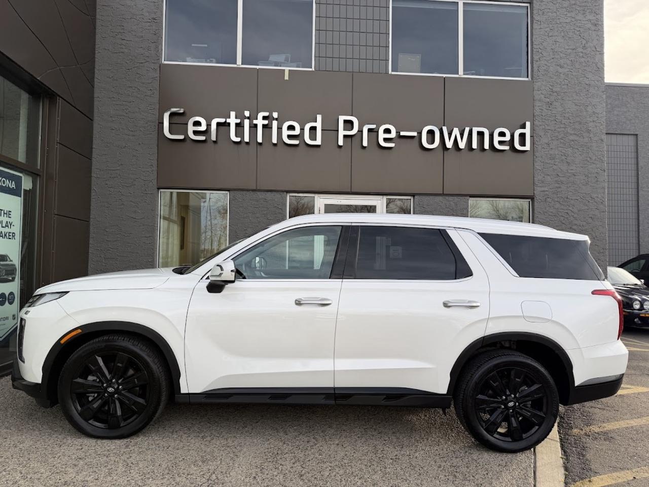 Used 2023 Hyundai PALISADE URBAN w/ LOW KMS / LEATHER / 360 PARK CAMERA for sale in Calgary, AB