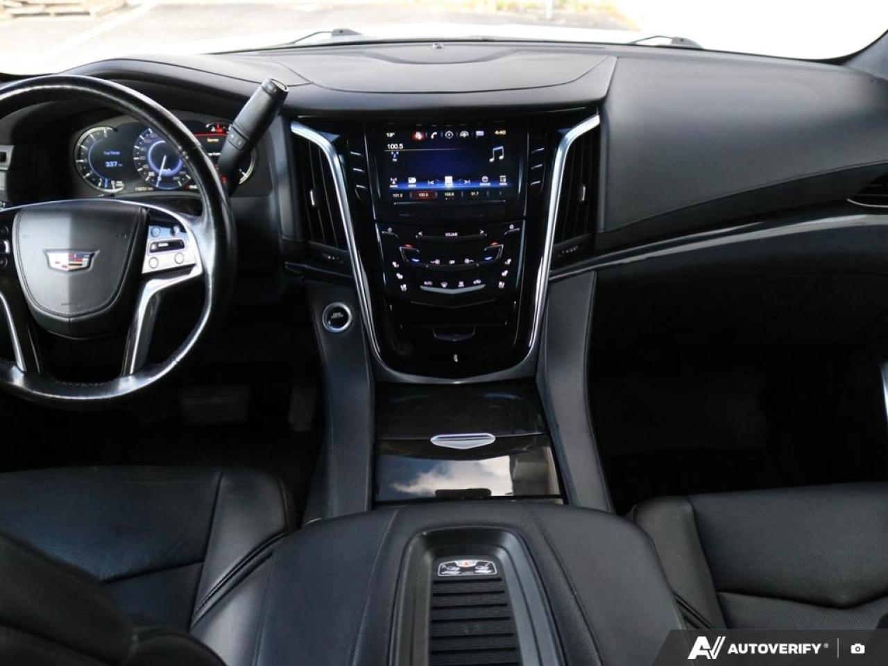 2019 Cadillac Escalade Platinum Photo