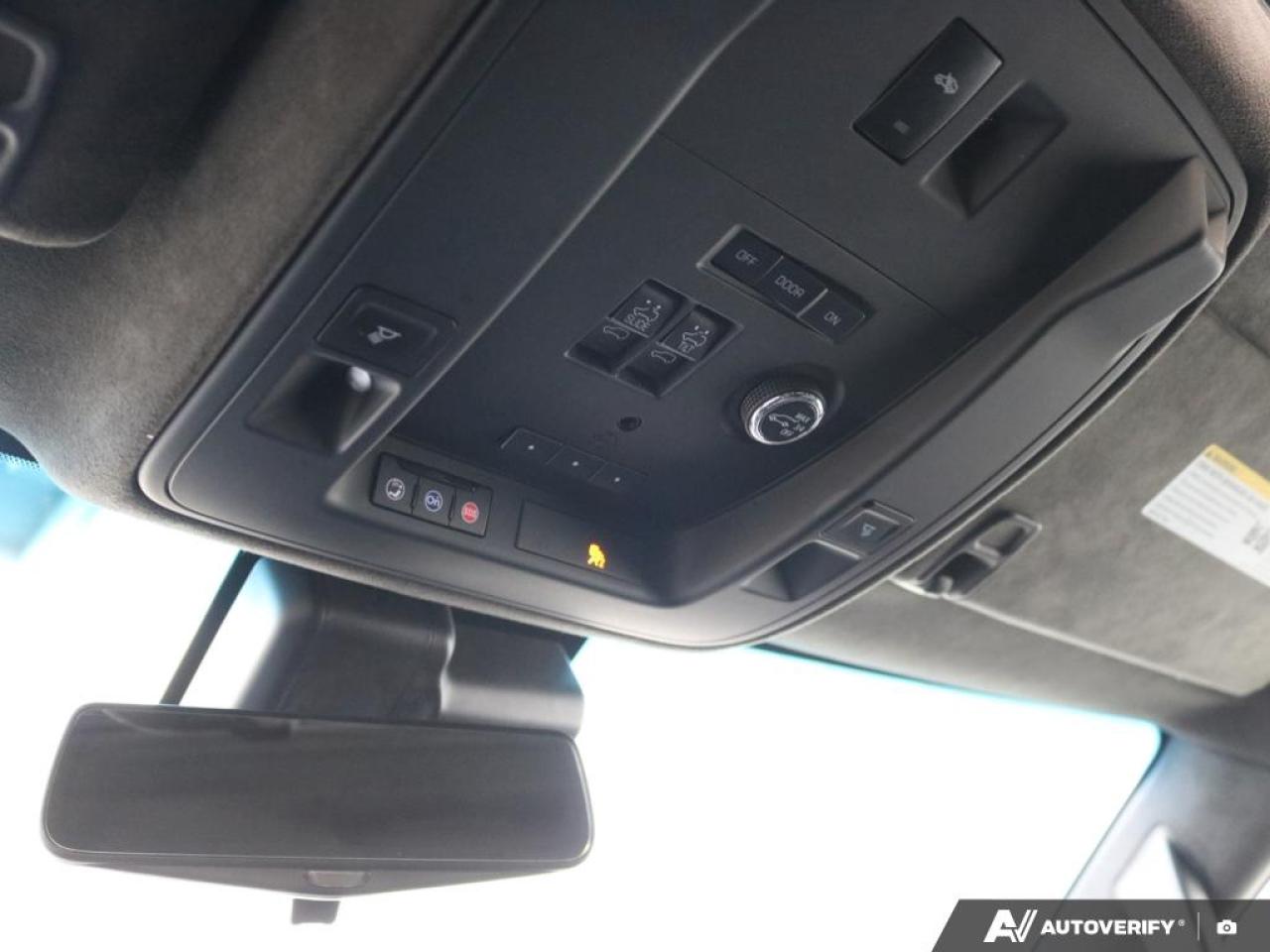 2019 Cadillac Escalade Platinum Photo