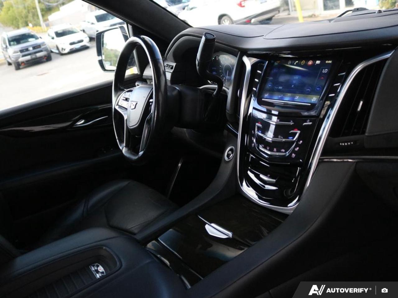 2019 Cadillac Escalade Platinum Photo