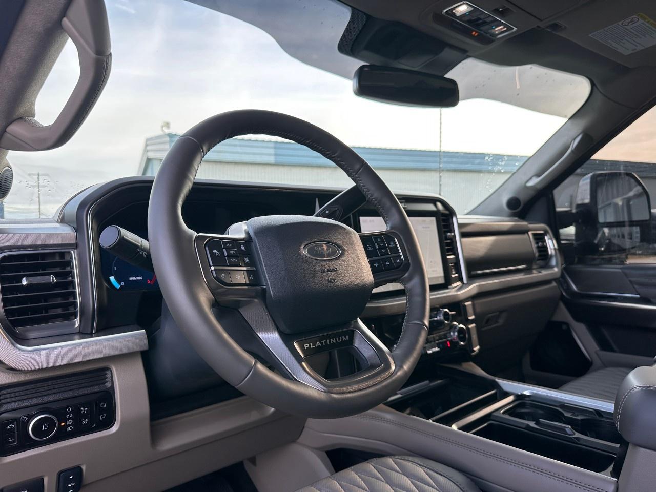 2025 Ford F-450 Super Duty DRW PLATINUM 4WD CREW CAB 8' BOX Photo