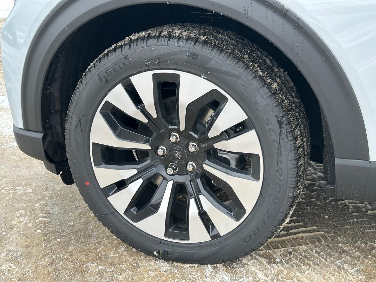 2026 Ford Explorer Platinum 4WD Photo