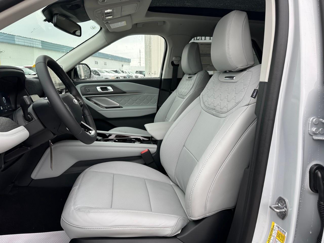 2026 Ford Explorer Platinum 4WD Photo