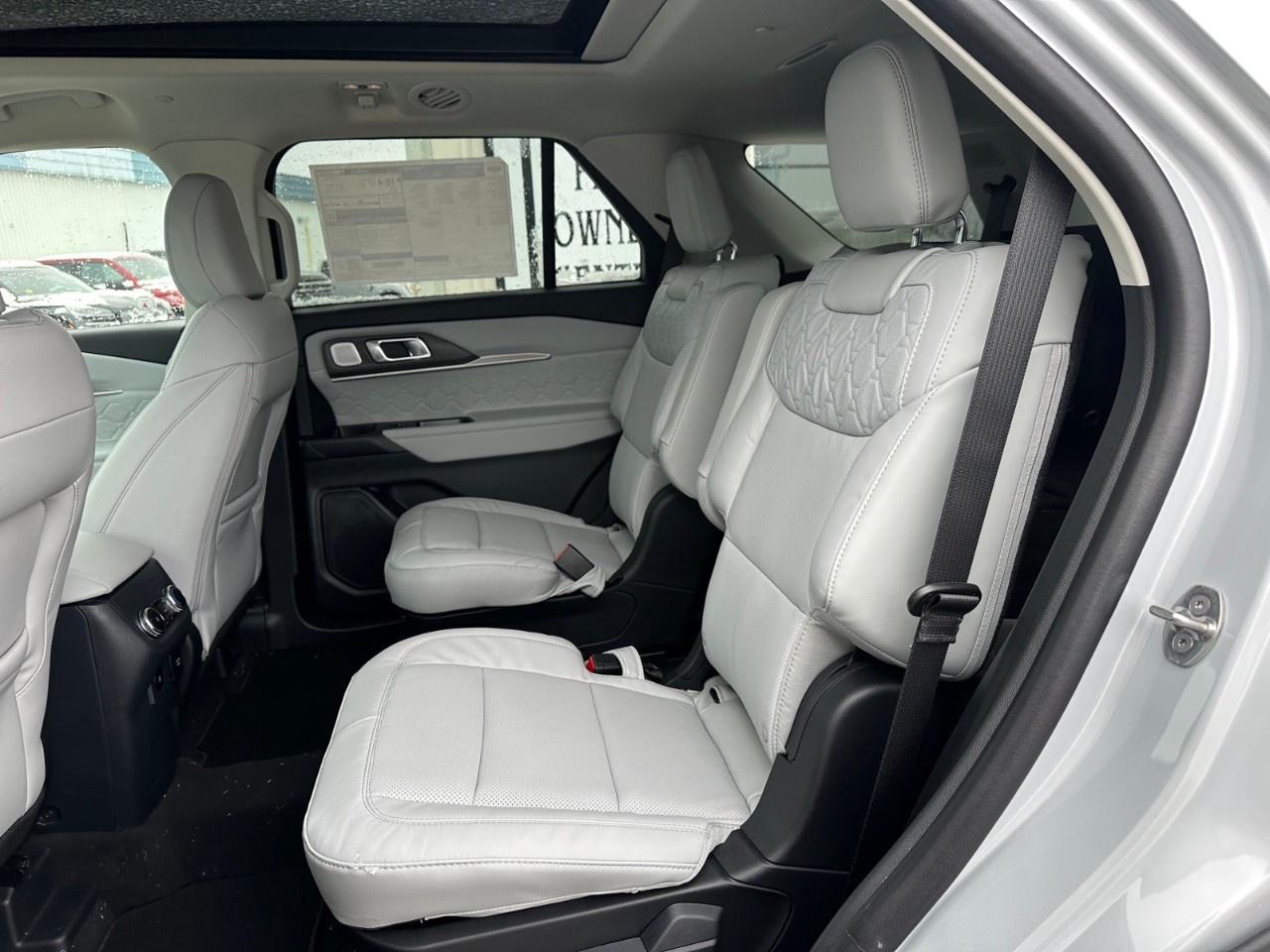 2026 Ford Explorer Platinum 4WD Photo