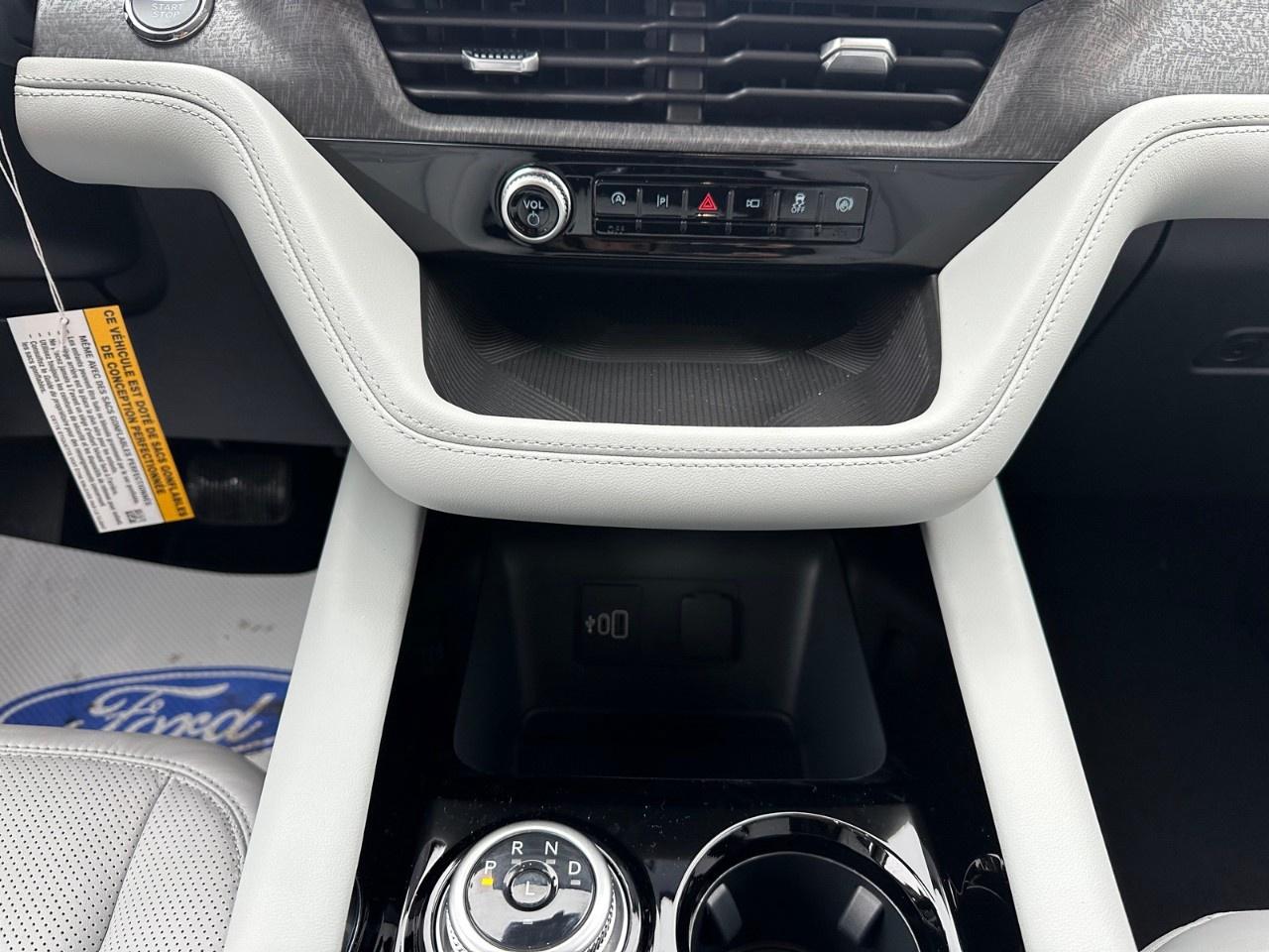 2026 Ford Explorer Platinum 4WD Photo