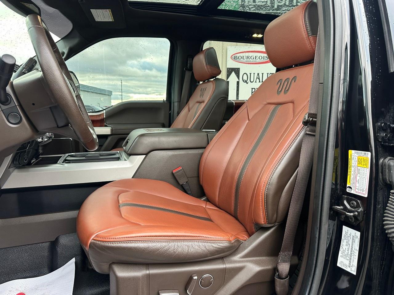 2022 Ford F-450 Super Duty DRW KING RANCH 4WD CREW CAB 8' BOX Photo