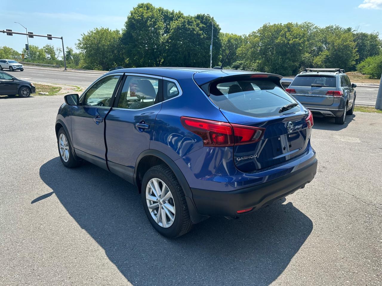 2018 Nissan Qashqai S Photo3