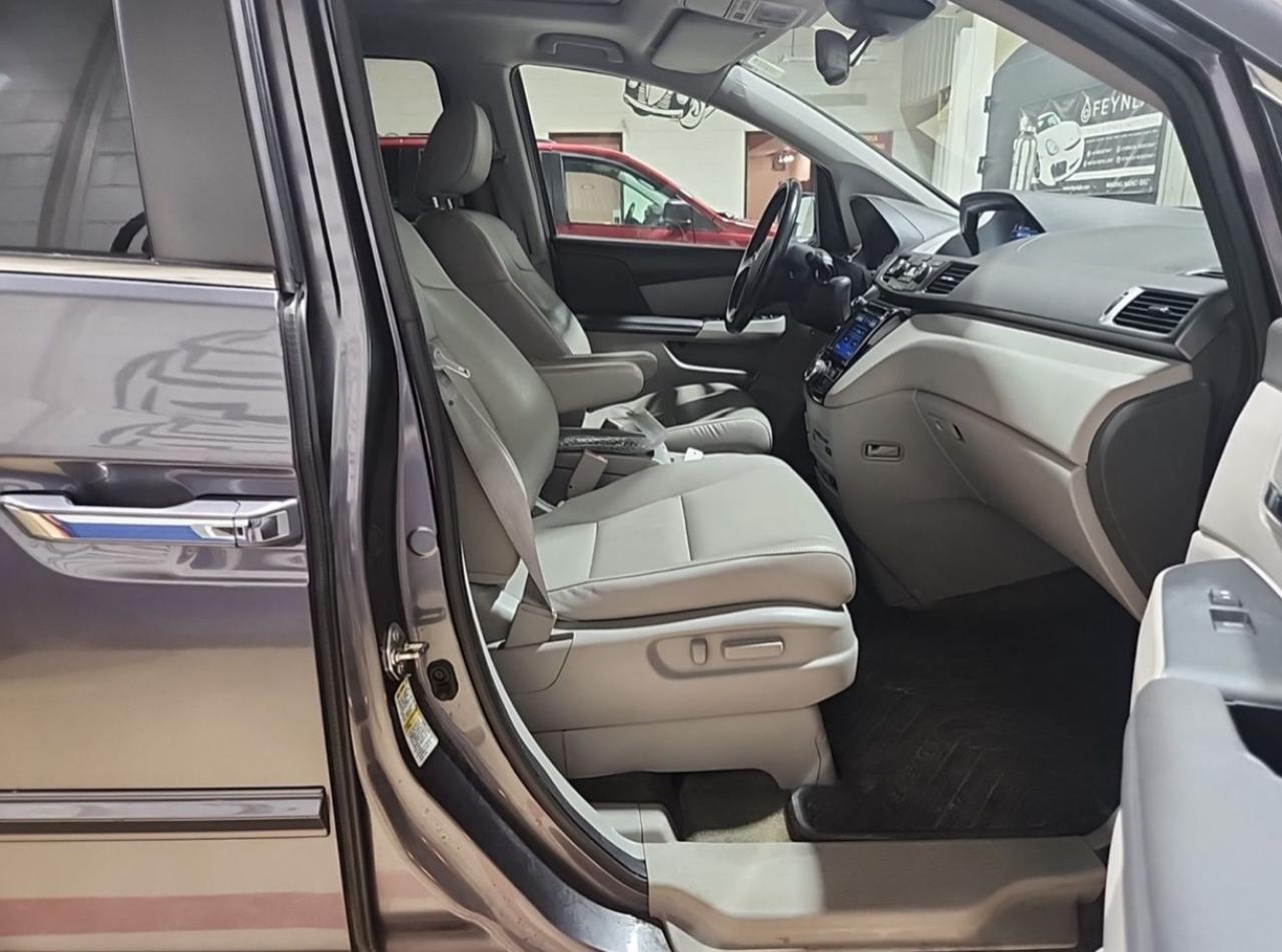 2015 Honda Odyssey EX-L Photo2