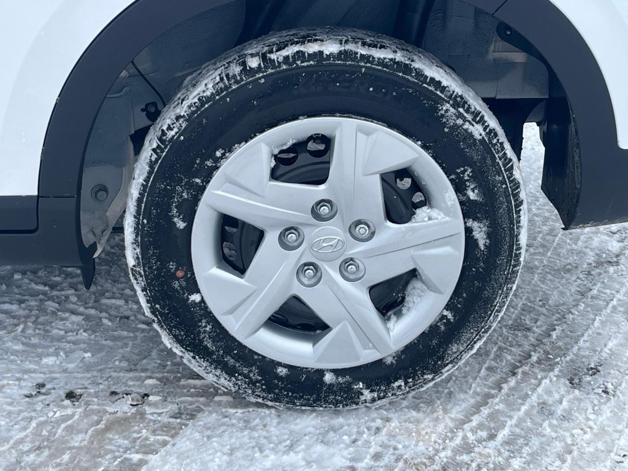 2026 Hyundai Venue Essential IVT Photo2