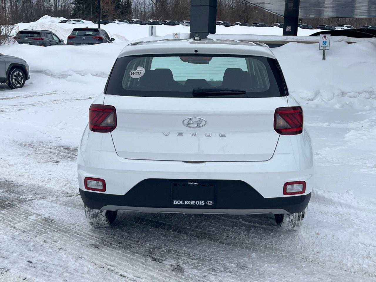 2026 Hyundai Venue Essential IVT Photo