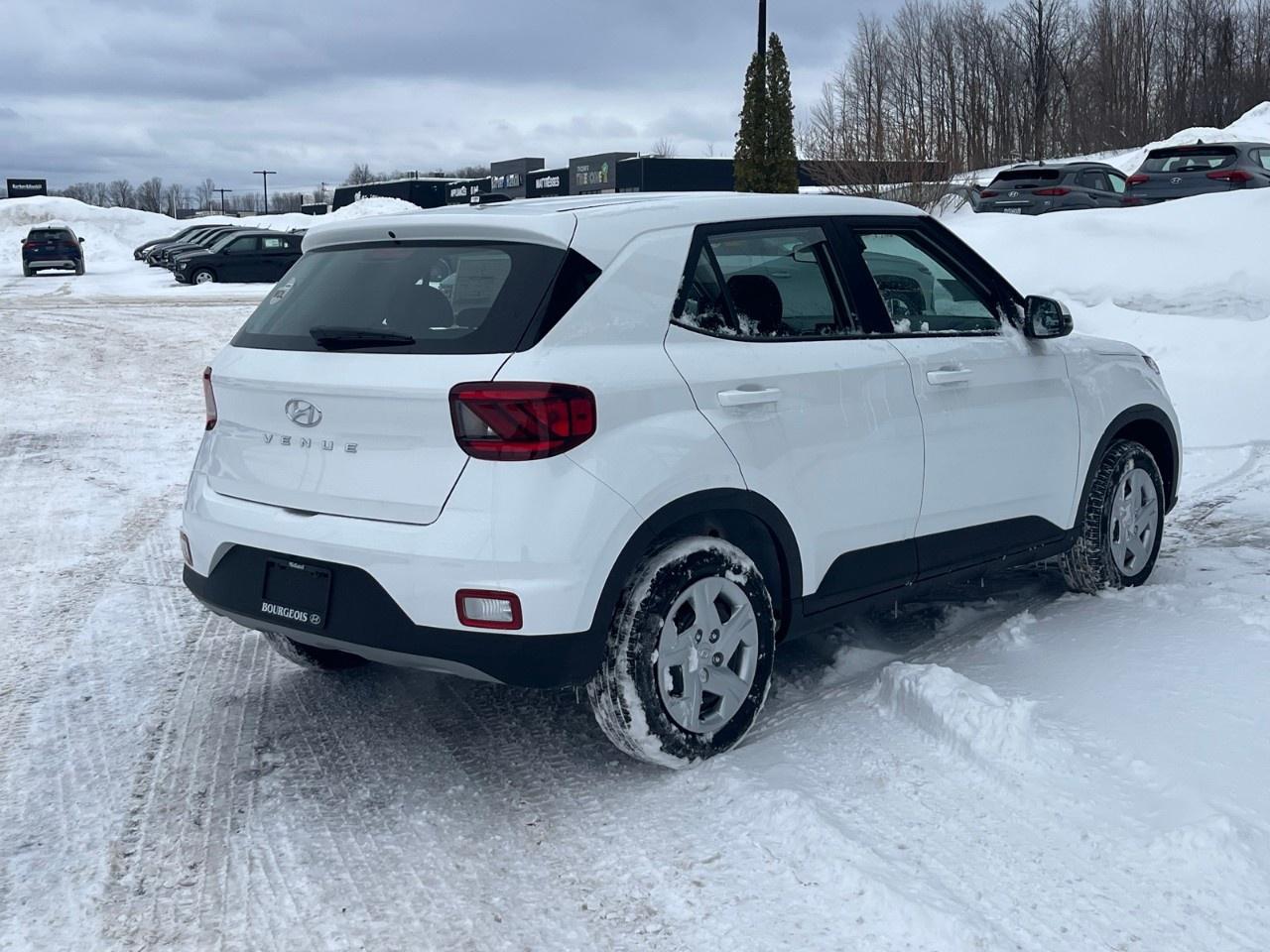 2026 Hyundai Venue Essential IVT Photo