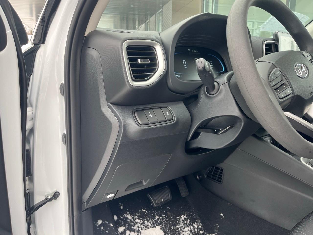 2026 Hyundai Venue Essential IVT Photo