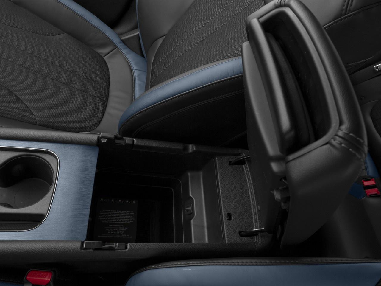 2015 Chrysler 200 4dr Sdn C FWD Photo