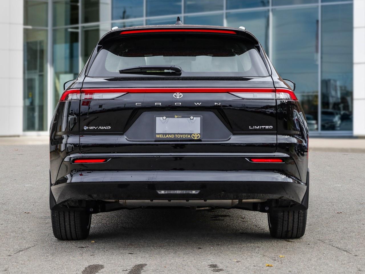 2025 Toyota Crown Signia Limited Photo