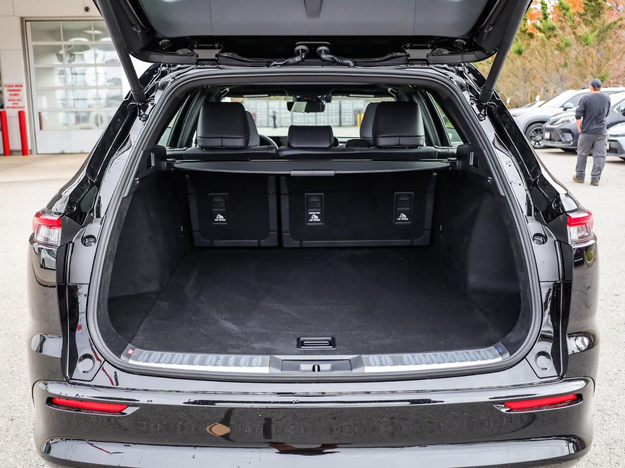 2025 Toyota Crown Signia Limited $2000 IN TOTAL SAVINGS!! Photo