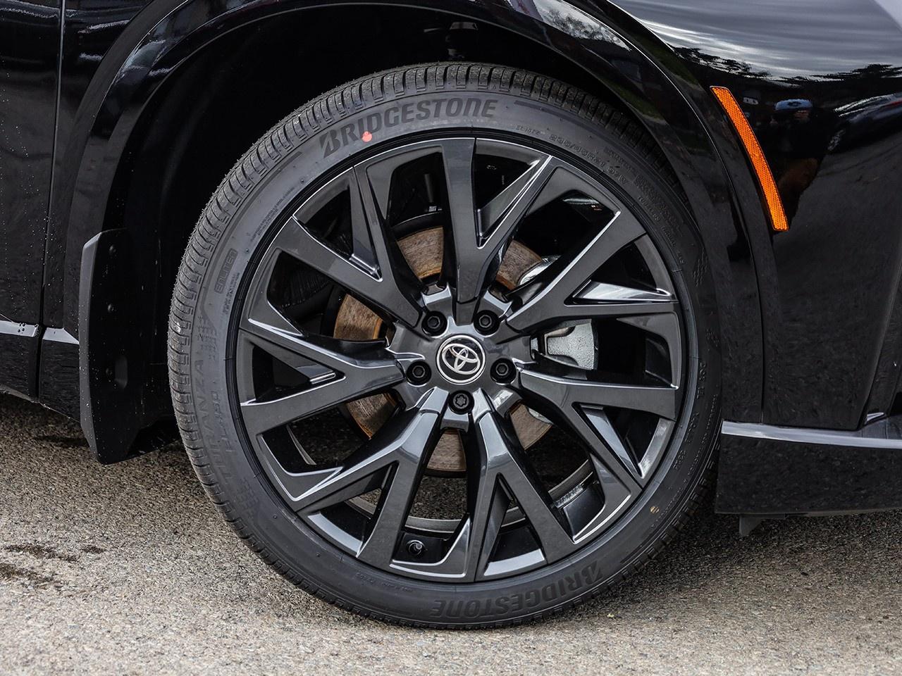 2025 Toyota Crown Signia Limited Photo