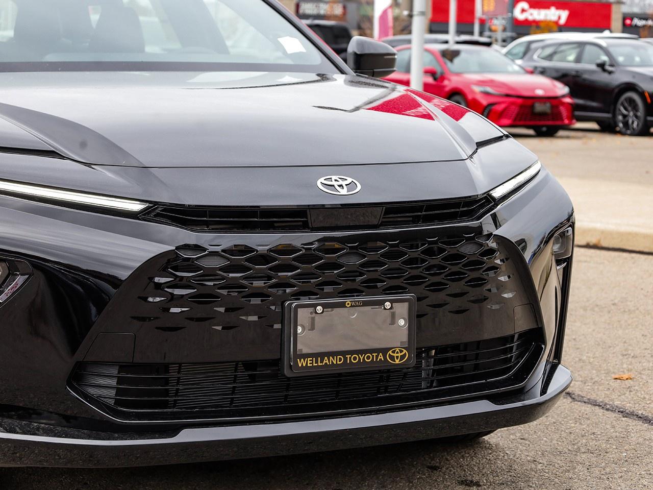 2025 Toyota Crown Signia Limited Photo