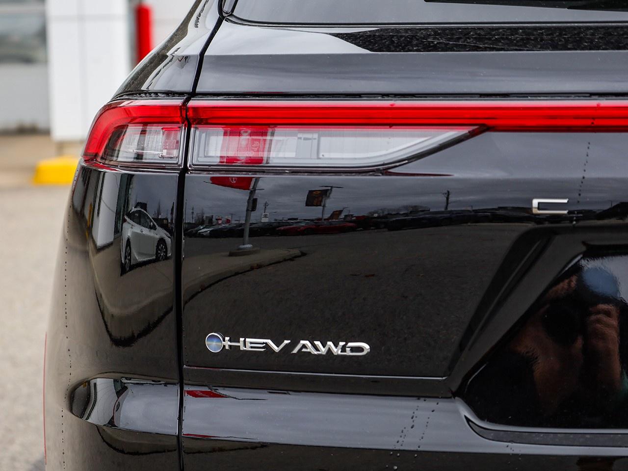 2025 Toyota Crown Signia Limited Photo