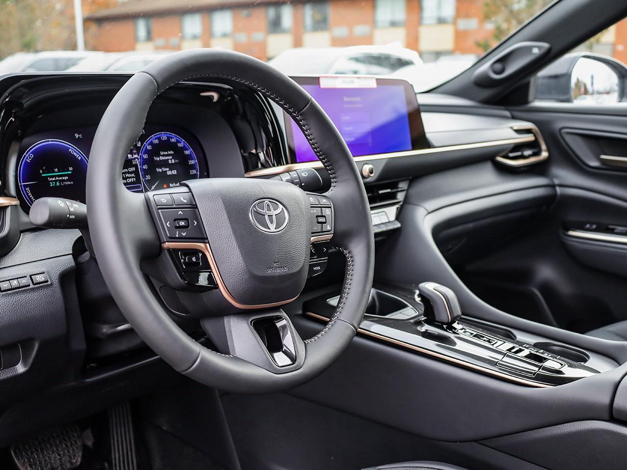 2025 Toyota Crown Signia Limited $2000 IN TOTAL SAVINGS!! Photo