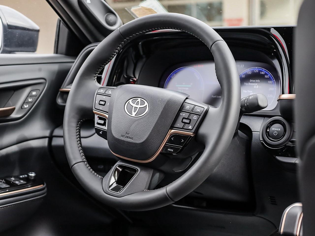 2025 Toyota Crown Signia Limited Photo