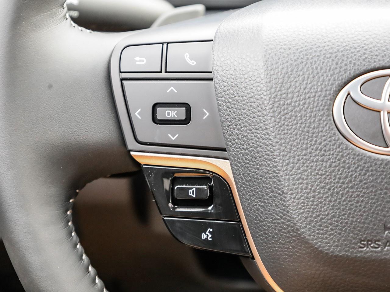 2025 Toyota Crown Signia Limited Photo