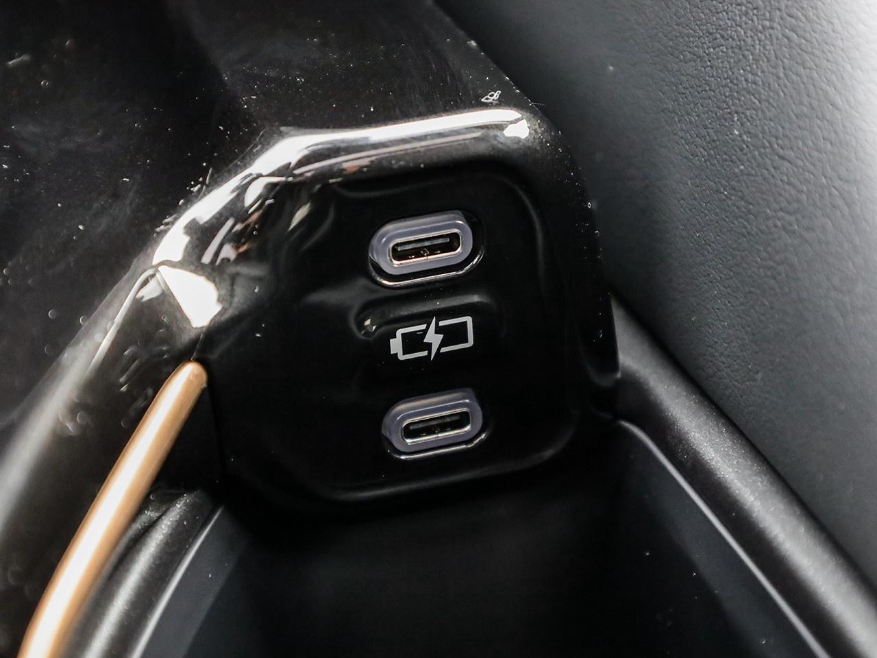 2025 Toyota Crown Signia Limited Photo