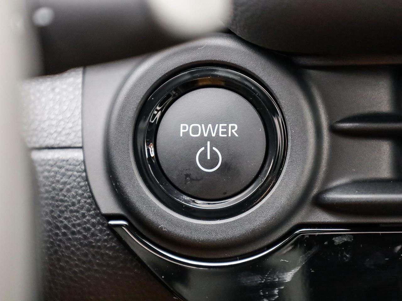 2025 Toyota Crown Signia Limited Photo