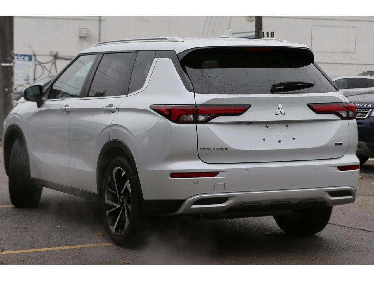 2024 Mitsubishi Outlander SEL Edition AWD | 7- Passenegr | Pano Roof | Dimond Stitching Seats | One Owner Local car Photo