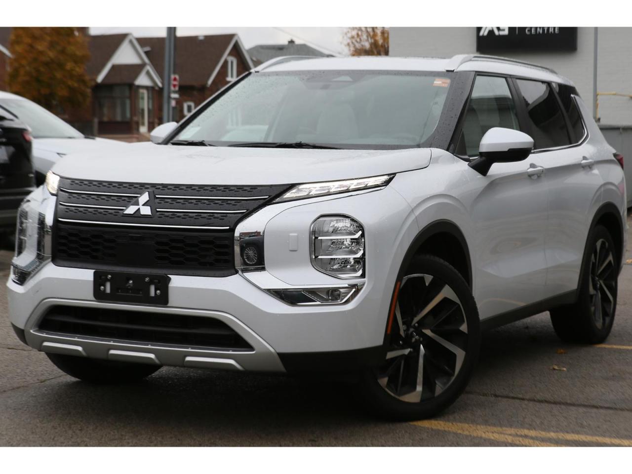 2024 Mitsubishi Outlander SEL Edition AWD | 7- Passenegr | Pano Roof | Dimond Stitching Seats | One Owner Local car Photo2