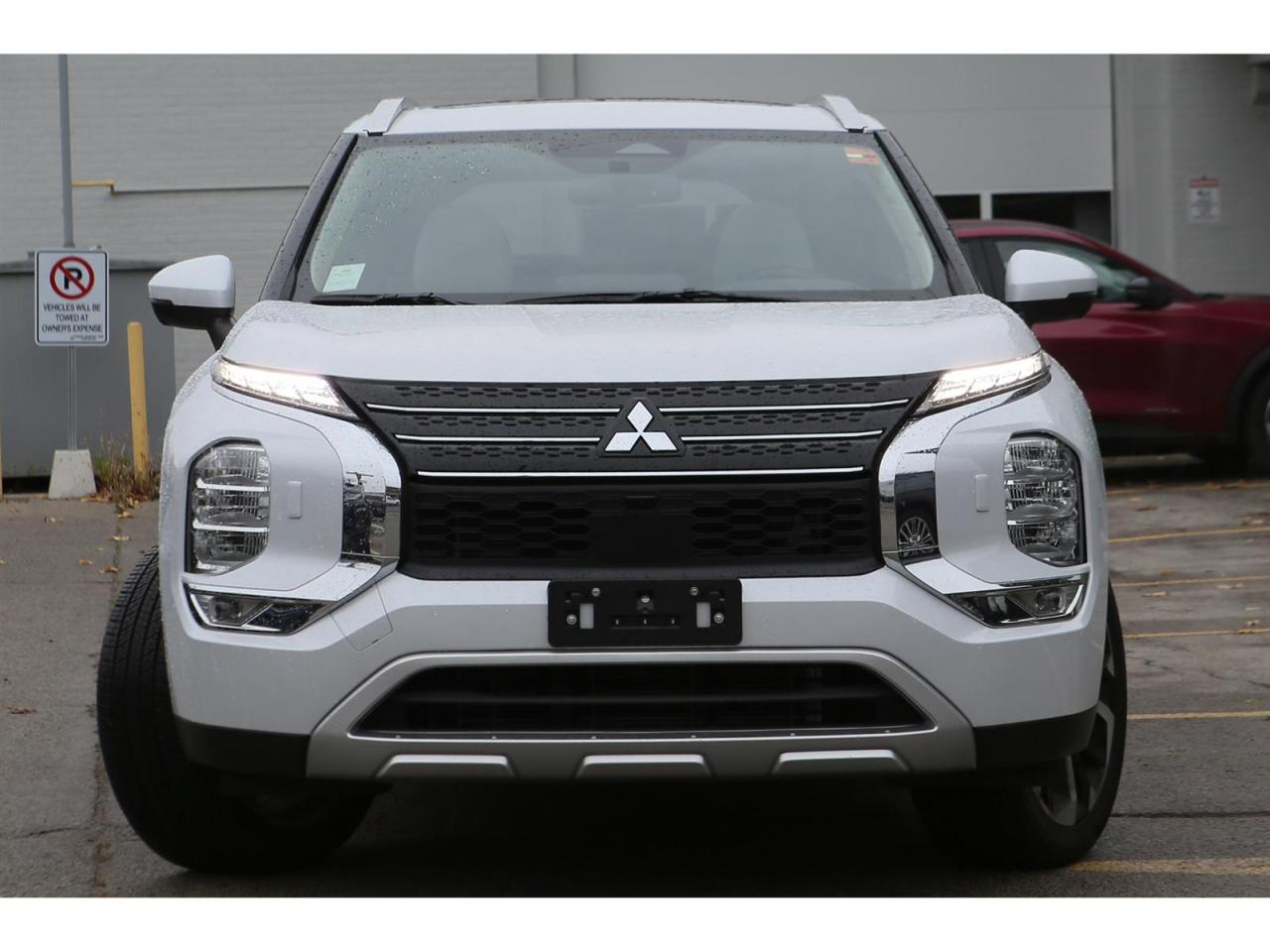 2024 Mitsubishi Outlander SEL Edition AWD | 7- Passenegr | Pano Roof | Dimond Stitching Seats | One Owner Local car Photo