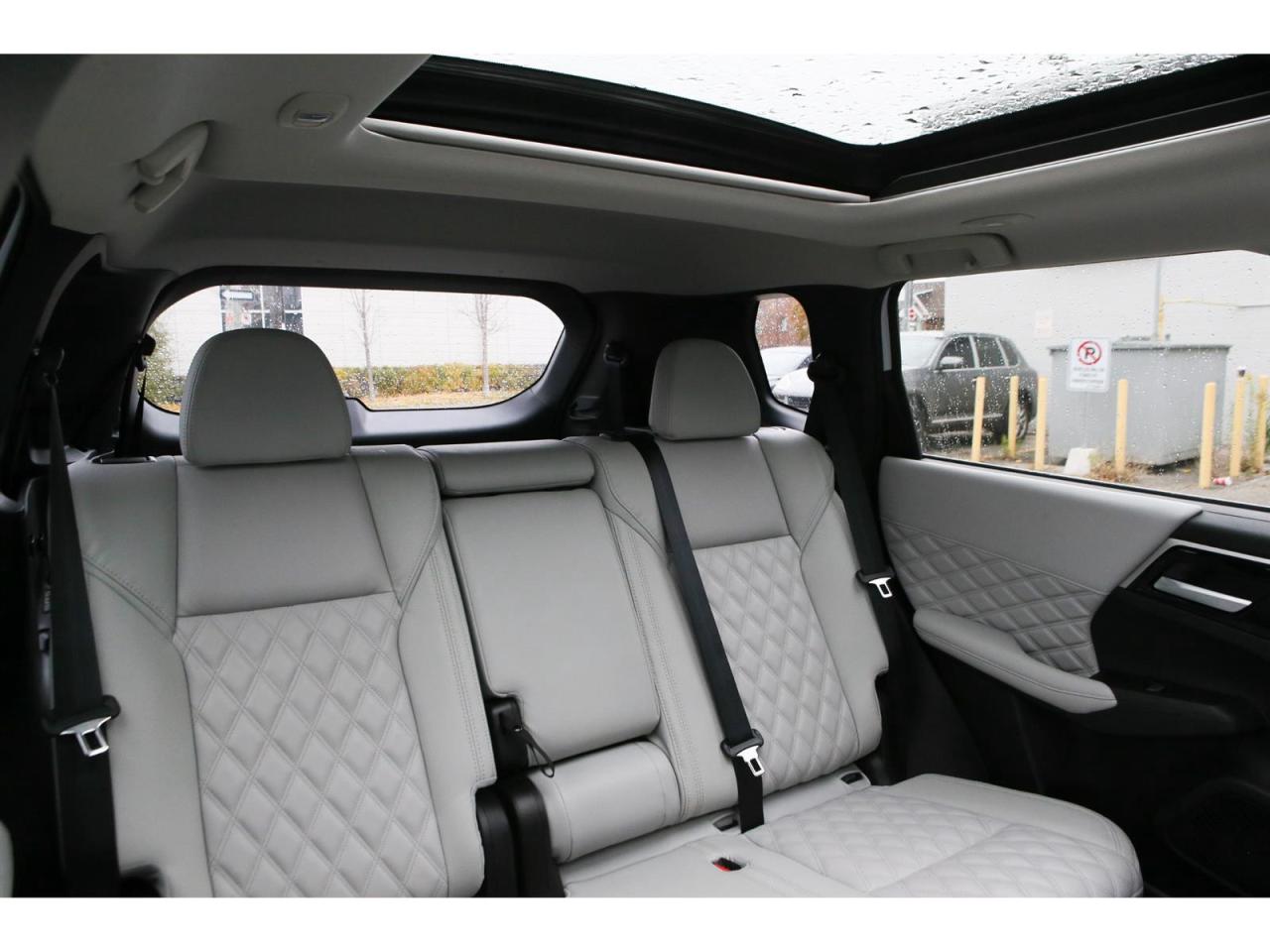 2024 Mitsubishi Outlander SEL Edition AWD | 7- Passenegr | Pano Roof | Dimond Stitching Seats | One Owner Local car Photo