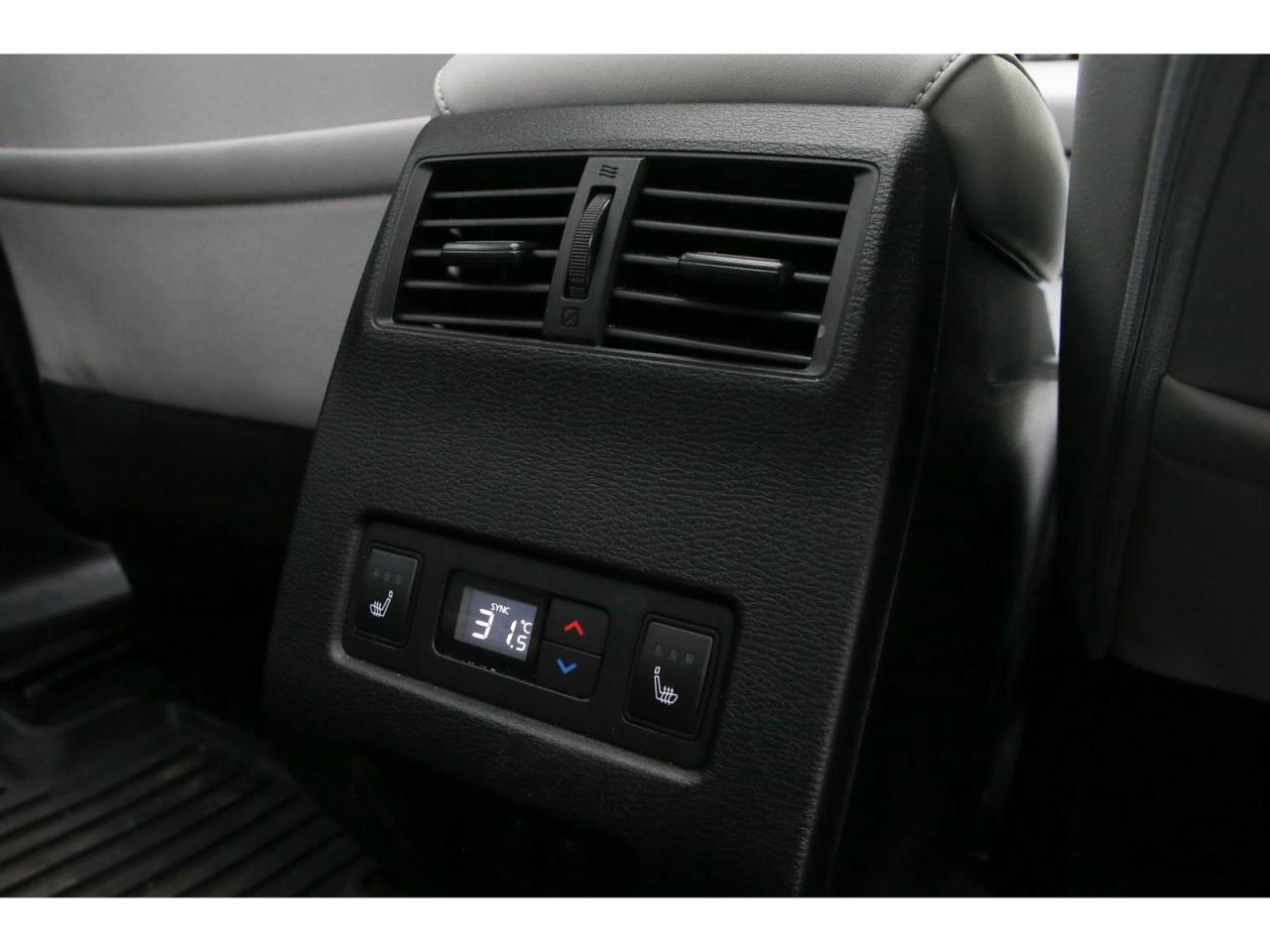 2024 Mitsubishi Outlander SEL Edition AWD | 7- Passenegr | Pano Roof | Dimond Stitching Seats | One Owner Local car Photo