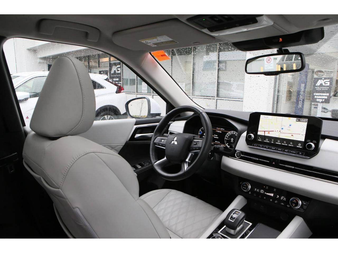 2024 Mitsubishi Outlander SEL Edition AWD | 7- Passenegr | Pano Roof | Dimond Stitching Seats | One Owner Local car Photo