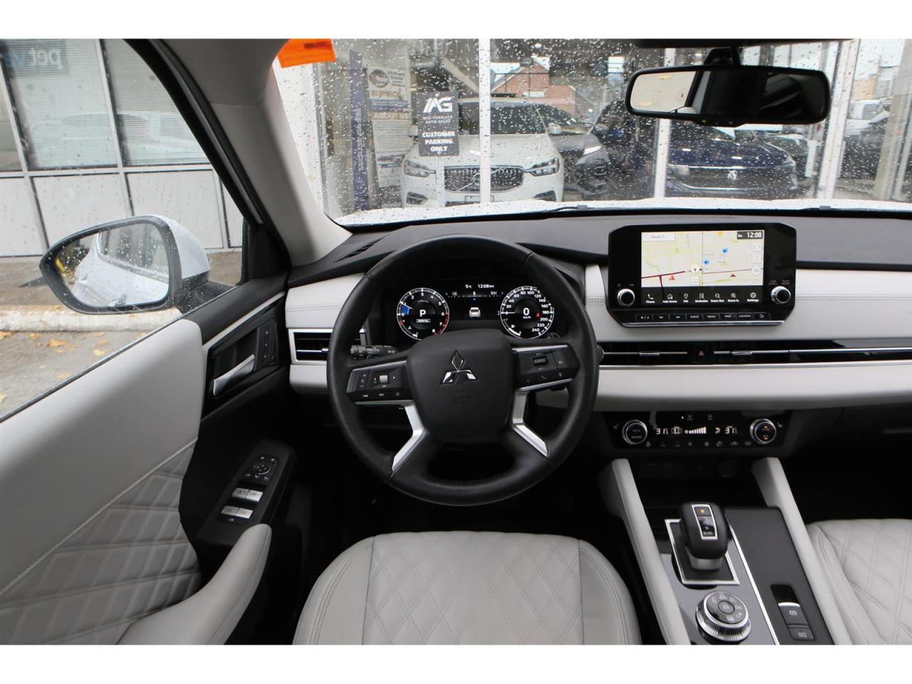 2024 Mitsubishi Outlander SEL Edition AWD | 7- Passenegr | Pano Roof | Dimond Stitching Seats | One Owner Local car Photo
