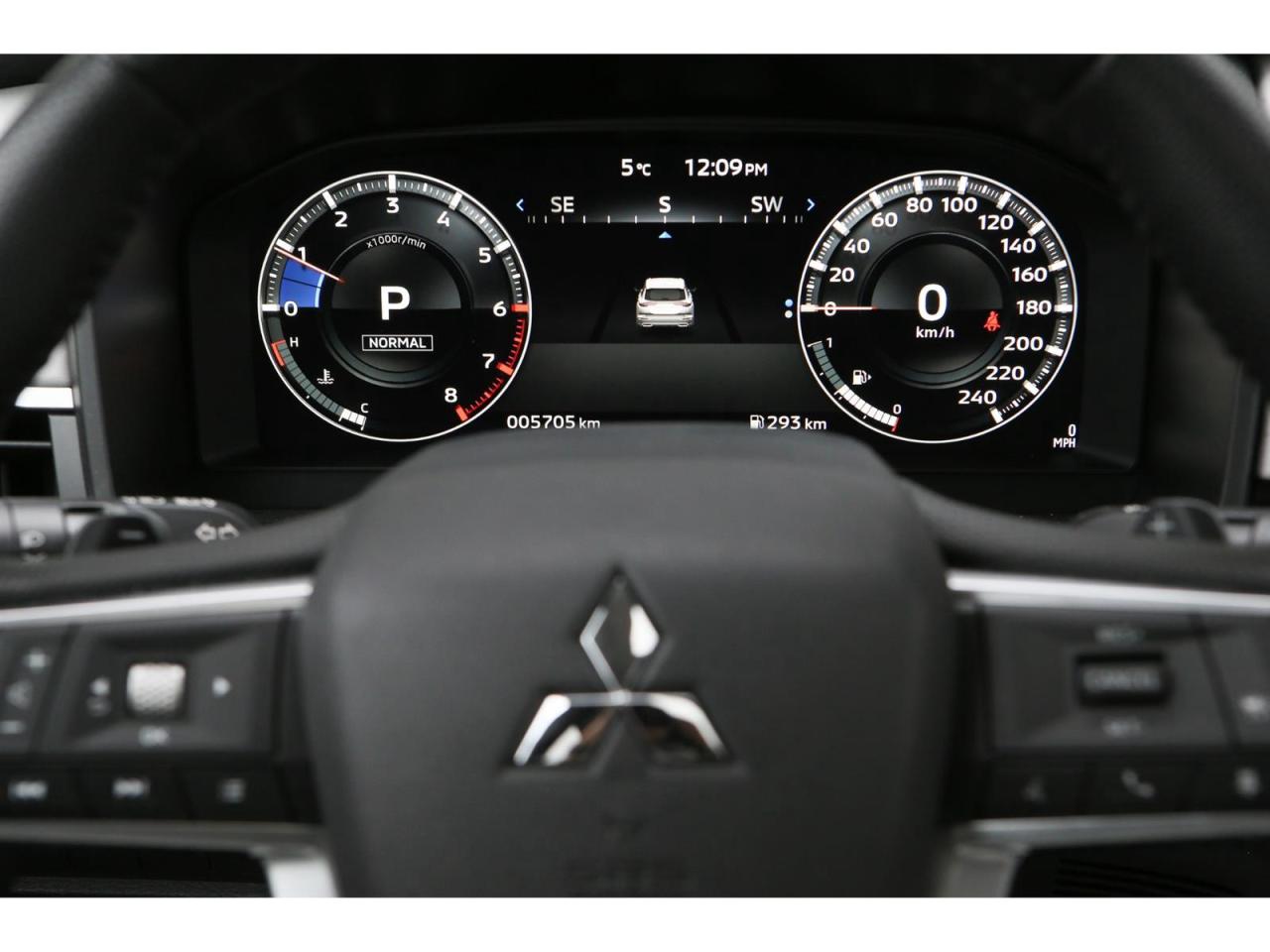 2024 Mitsubishi Outlander SEL Edition AWD | 7- Passenegr | Pano Roof | Dimond Stitching Seats | One Owner Local car Photo