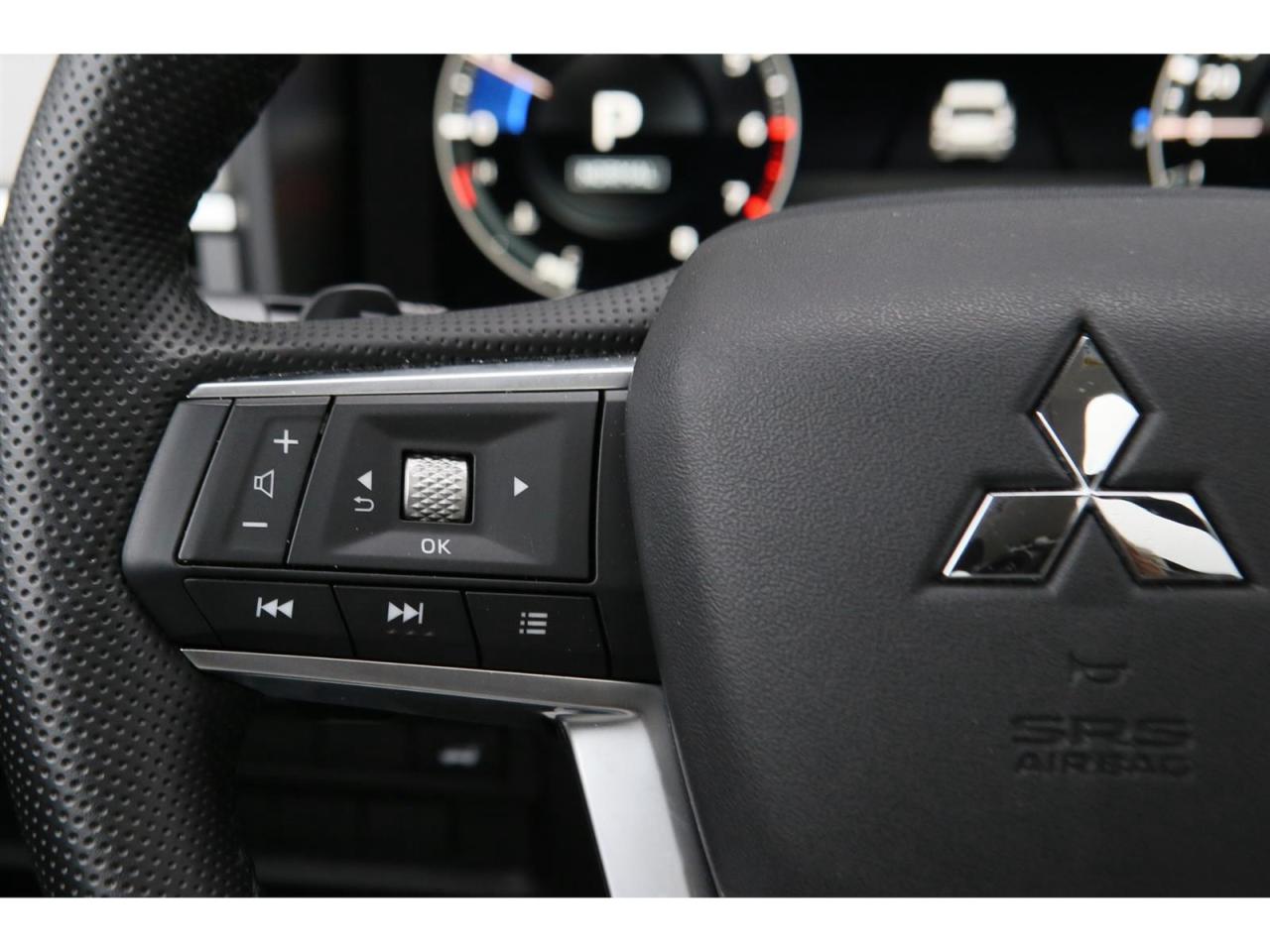 2024 Mitsubishi Outlander SEL Edition AWD | 7- Passenegr | Pano Roof | Dimond Stitching Seats | One Owner Local car Photo