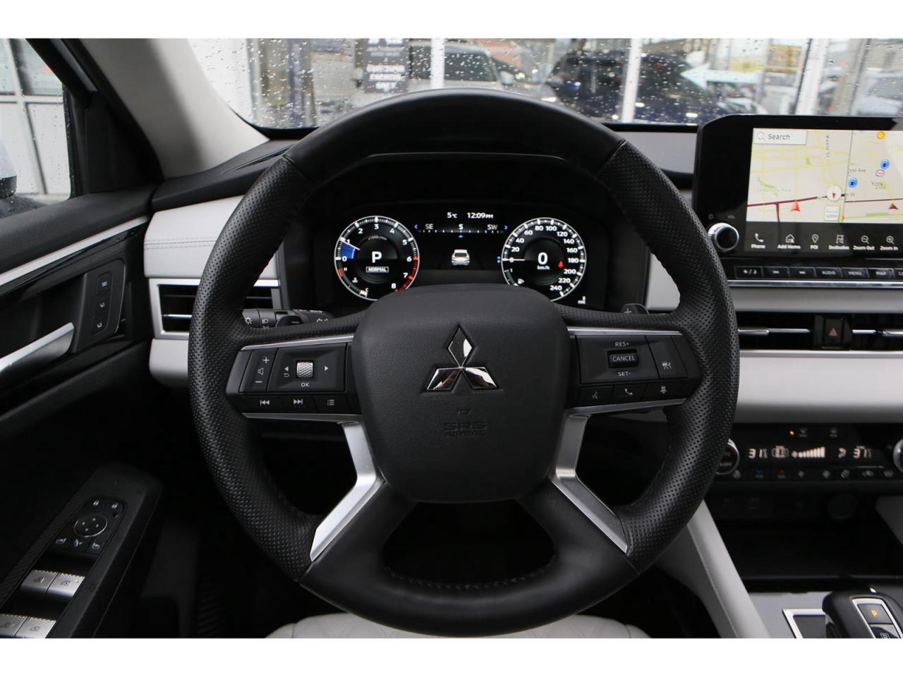 2024 Mitsubishi Outlander SEL Edition AWD | 7- Passenegr | Pano Roof | Dimond Stitching Seats | One Owner Local car Photo