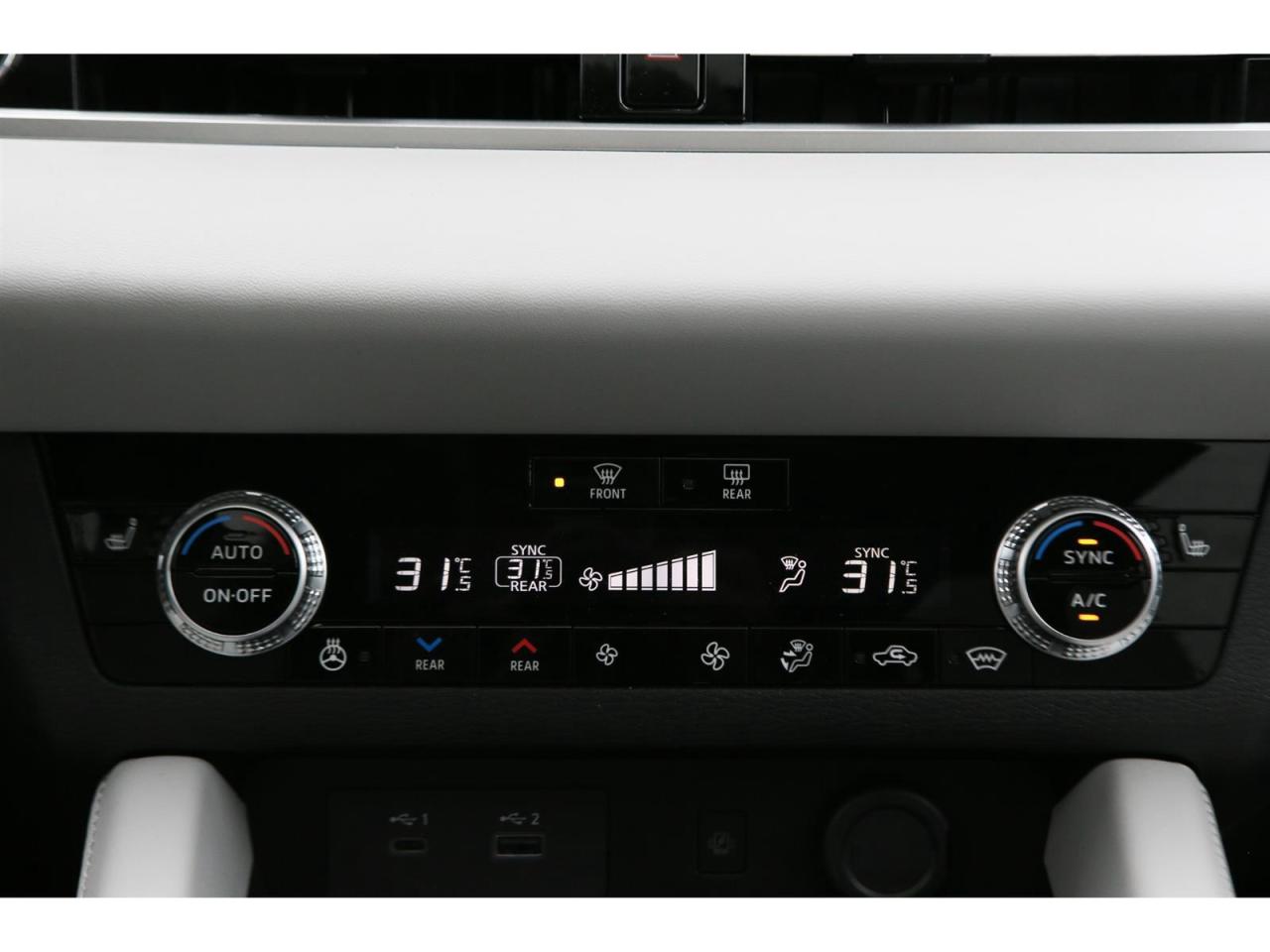 2024 Mitsubishi Outlander SEL Edition AWD | 7- Passenegr | Pano Roof | Dimond Stitching Seats | One Owner Local car Photo