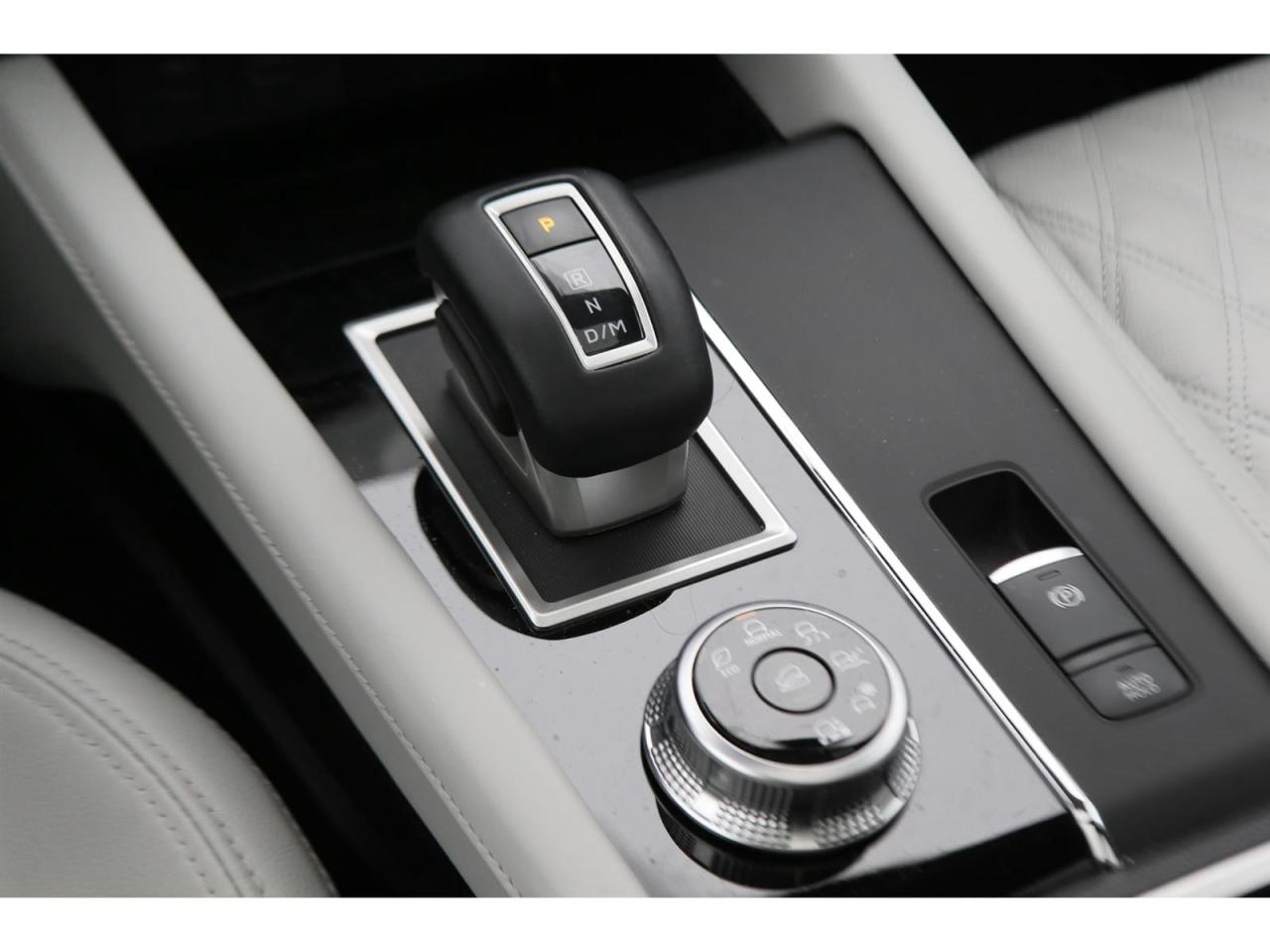 2024 Mitsubishi Outlander SEL Edition AWD | 7- Passenegr | Pano Roof | Dimond Stitching Seats | One Owner Local car Photo