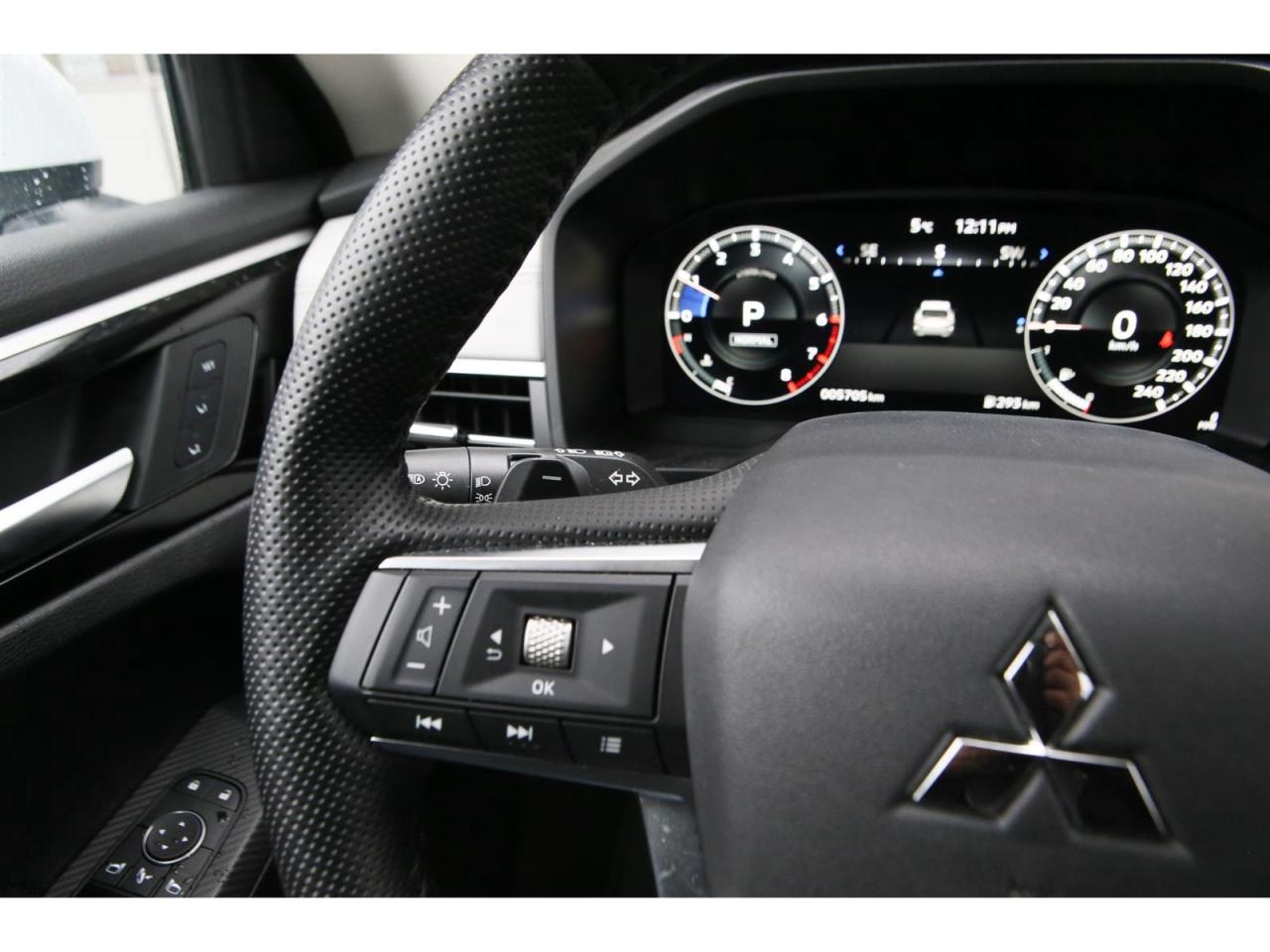 2024 Mitsubishi Outlander SEL Edition AWD | 7- Passenegr | Pano Roof | Dimond Stitching Seats | One Owner Local car Photo