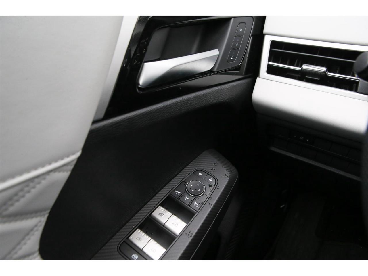 2024 Mitsubishi Outlander SEL Edition AWD | 7- Passenegr | Pano Roof | Dimond Stitching Seats | One Owner Local car Photo