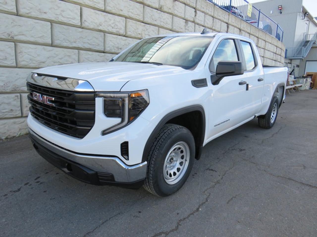 4WD Double Cab 147 Pro, 10-Speed Automatic, Gas V8 5.3L/325