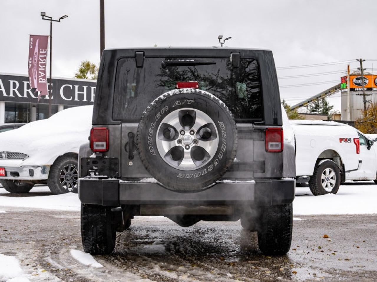 2016 Jeep Wrangler Sahara Photo4